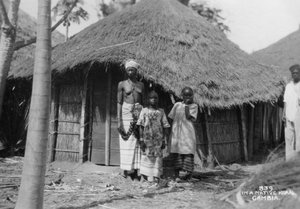Een familie voor hun huis, Gambia