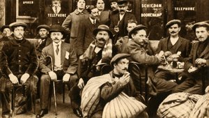 Een groep vluchtelingen-veldwerkers in een café in Parijs, Eerste Wereldoorlog, 1914-1918, 1933 door Unbekannt