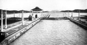 Een sluis op het Panamakanaal, Panama, 1926 door Unbekannt
