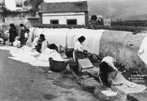 Een wasplaats langs de weg, Las Palmas, Gran Canaria, Canarische Eilanden, Spanje, 20e eeuw