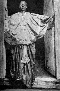 Een vrouw uit Harar in feestkleding, Ethiopië, 1922