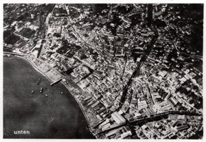Luchtfoto van Funchal, Madeira, vanuit een zeppelin door Unbekannt