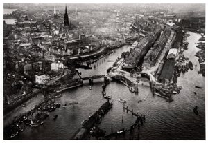 Luchtfoto van de haven van Hamburg, Duitsland, vanuit een Zeppelin, ca. 1931-1933 door Unbekannt