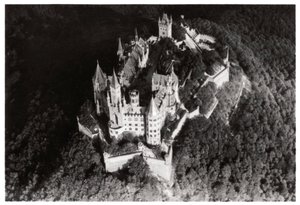 Luchtfoto van Hohenzollern-kasteel, Baden-Württemberg, Duitsland, vanuit een zeppelin, c1931 1933 door Unbekannt