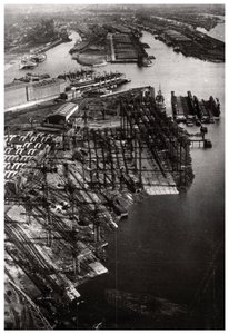 Luchtfoto van de Bremer Vulkan scheepswerf, Bremen, Duitsland, vanuit een Zeppelin, ca. 1931-1933 door Unbekannt