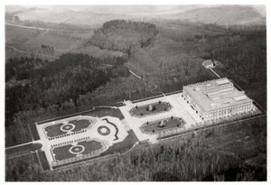 Luchtfoto van het Herrenchiemsee-paleis, Beieren, Duitsland, vanuit een Zeppelin, ca. 1931-1933 door Unbekannt