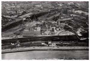 Luchtfoto van het Kremlin, Moskou, USSR, vanuit een Zeppelin, 1930-1933 door Unbekannt