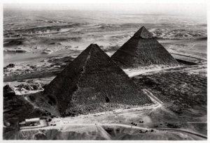 Luchtfoto van de Piramides van Gizeh, Egypte, vanuit een Zeppelin, 1931 1933 door Unbekannt
