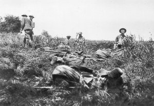 Amerikaanse mariniers graven loopgraven, Lucy-le-Bocage, Frankrijk, 1 juni 1918 door Unbekannt