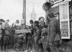 Amerikaanse soldaten in het dorp Nonsard, noordoost van Saint-Mihiel door Unbekannt