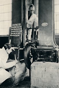 Een Impacttest in het Dunlop Testhuis, 1937 door Unbekannt