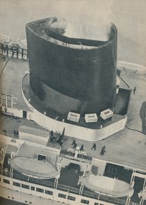 Een ongebruikelijke hoek van het dek van de Normandie, 1936