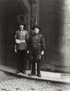 Oud en Modern bij de Tower of London, 20e eeuw