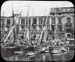 Aan de kade, haven van Messina, Sicilië, Italië, eind 19e of begin 20e eeuw door Unbekannt