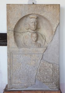 Aurelio Apio, stele door Unbekannt