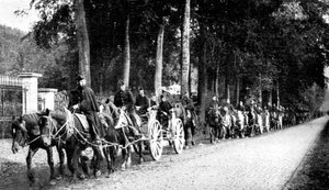 Belgische artillerie ontwijkt Duitse Taube-vliegtuigen, Eerste Wereldoorlog, 1914