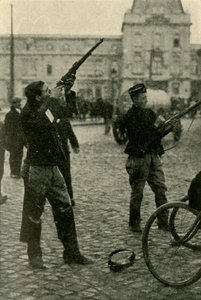Belgische militaire fietsers schieten op een Duits vliegtuig, Eerste Wereldoorlog