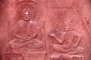 Bhagavad Gita gegraveerd op een hindoetempel: dialoog tussen Krishna en Arjuna, Vrindavan, India door Unbekannt