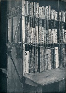 Boekenkast, 15e eeuw, met enkele latere edities, en cataloguslijst, 17e eeuw, c1931 door Unbekannt