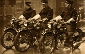 Britse politie op BSA-motorfietsen, 1931, 1933 door Unbekannt