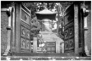 Bronzen poort en graf, Shiba Park, Tokio, Japan, 1904 door Unbekannt