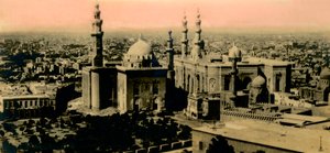 Caïro: Algemeen uitzicht en Sultan Hassan Moskee, ca. 1918-ca. 1939 door Unbekannt