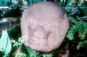 Gesneden monolithisch hoofd uit Monte Alto, Guatemala, Pre-Columbiaans, Pre-Klassieke periode door Unbekannt