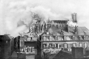 Kathedraal van Reims in brand door Duitse beschietingen, Frankrijk