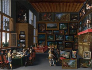 Kenners in een kamer vol schilderijen