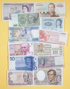 Collectie van Europese bankbiljetten uit de late twintigste eeuw door Unbekannt