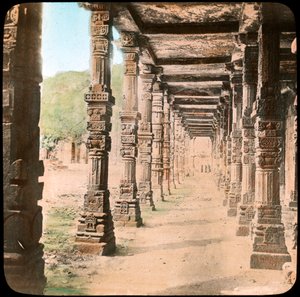 Colonnade, Delhi, India, eind 19e of begin 20e eeuw