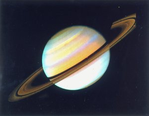 Kleurversterkt uitzicht op Saturnus, 1980