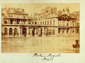 Commune van Parijs (1871): uitzicht op het Palais Royal (Palais-Royal) vernietigd. Anonieme fotografie. Afdruk op karton Dim. 15x10 cm