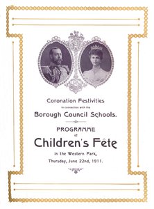 Kroningsfestiviteiten in verband met de Borough Council Schools, 1911, 1917 door Unbekannt