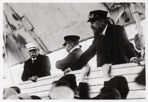 Graaf Zeppelin en Dr. Eckener in een Zeppelin gondel, Schwaben, Duitsland, ca. 1908-1917, 1933