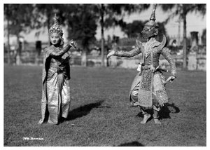 Dansers in traditionele kleding, Bangkok, Thailand, begin 20e eeuw door Unbekannt