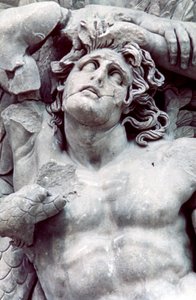 Detail van het Grote Fries van het Pergamon Altaar, 180-159 v.Chr. door Unbekannt