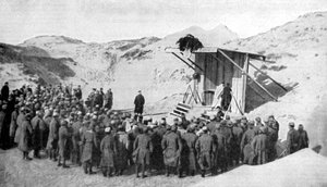 Paasmis in de duinen op de stranden van België aan de Noordzee, Eerste Wereldoorlog, 1915 door Unbekannt