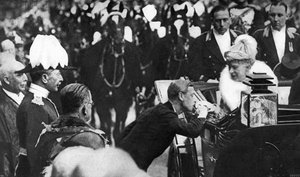 Edward VIII begroet Koningin Mary in Windsor, 1936