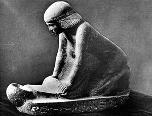 Egyptisch grafbeeld van een vrouw die graan maalt met een zadelquern, c2500 v.Chr.
