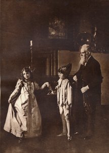 Elizabeth Angela Marguerite Bowes-Lyon, in een dansles met haar broer, 1909