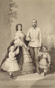Keizer Franz Joseph I met keizerin Elisabeth en hun kinderen, ca. 1860 door Unbekannt