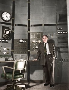Enrico Fermi, Italiaans-geboren Amerikaanse kernfysicus, ca. 1942