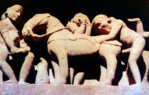 Erotisch beeldhouwwerk, Hindoe tempel, Khajuraho, India, 950 - 1050
