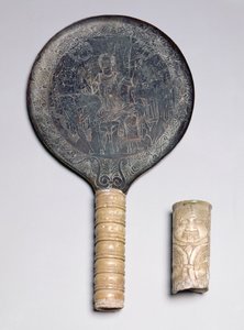 Etruskische Ivoor Gehandelde Spiegel met Gegraveerde Decoratie die Odysseus Bedreigt Circe; Ivoren Gorgoneion Handvat, 4e eeuw v.Chr.