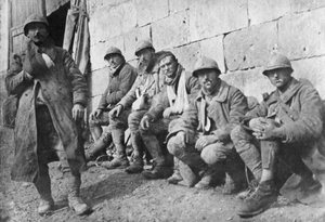 Geëvacueerde Franse gewonden na de slag bij Plessis-de-Roye, Picardië, Frankrijk, 30 maart 1918 door Unbekannt