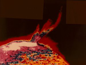 Valse kleurenbeeld van een zonnevlam van Skylab, 1973