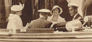 Familiegrap - verlaten het Koninklijk Jacht Albert en Victoria in Cowes, ca. 1935-1937 door Unbekannt