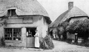 Kruidenierswinkel, hoek van Bradford Peverell, Wessex, ca. 1922 door Unbekannt