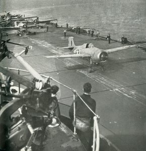 Gevechtsvliegtuigen aan boord van een vliegdekschip, Tweede Wereldoorlog, ca. 1943 door Unbekannt